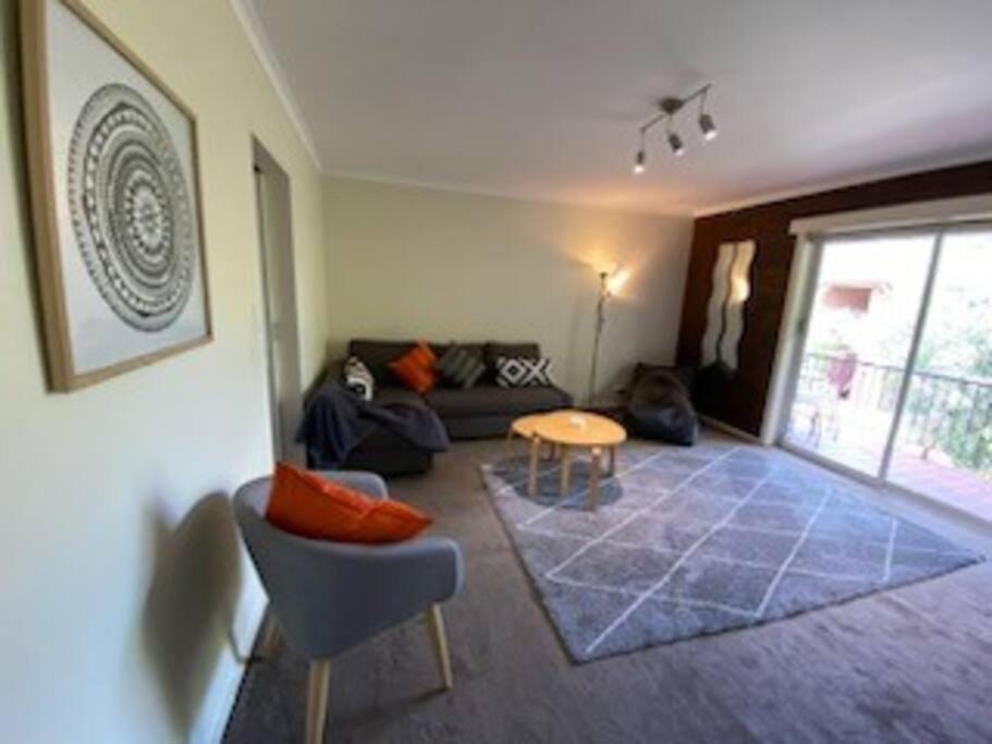 Self Contained 2 Bedroom Unit *