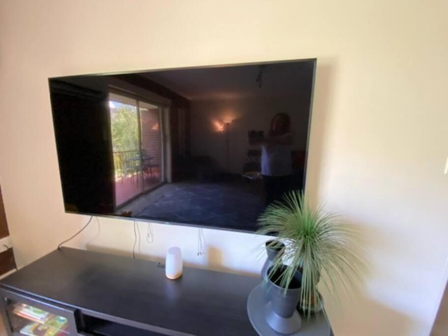 Self Contained 2 Bedroom Unit Apartment *