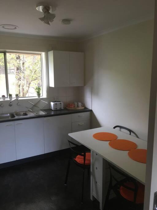 Self Contained 2 Bedroom Unit * Williamstown